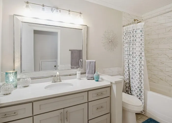 Three Bedroom Townhome * Lafayette