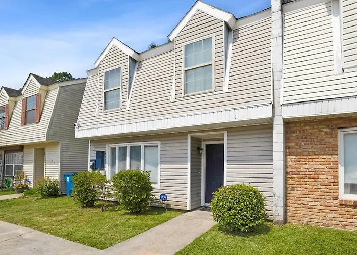 Three Bedroom Townhome Appartement