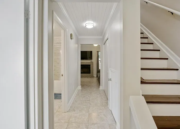 Three Bedroom Townhome Lafayette