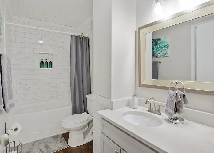 Three Bedroom Townhome * Lafayette
