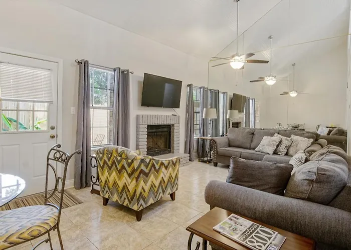 Three Bedroom Townhome Appartement