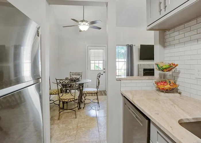 Three Bedroom Townhome Appartement